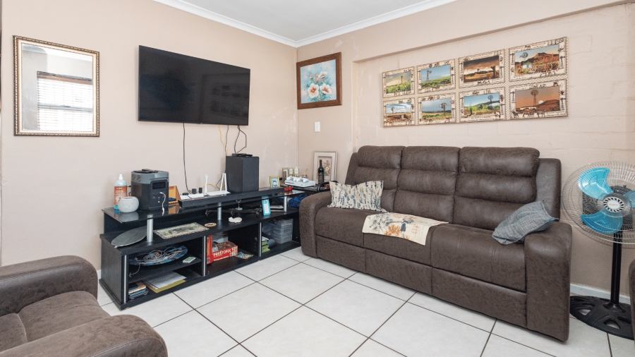 3 Bedroom Property for Sale in Peerless Park North Western Cape